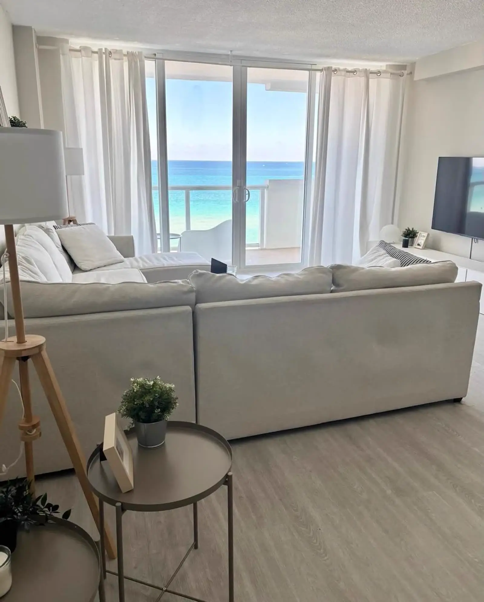 Living con vista al mar, departamento de un dormitorio